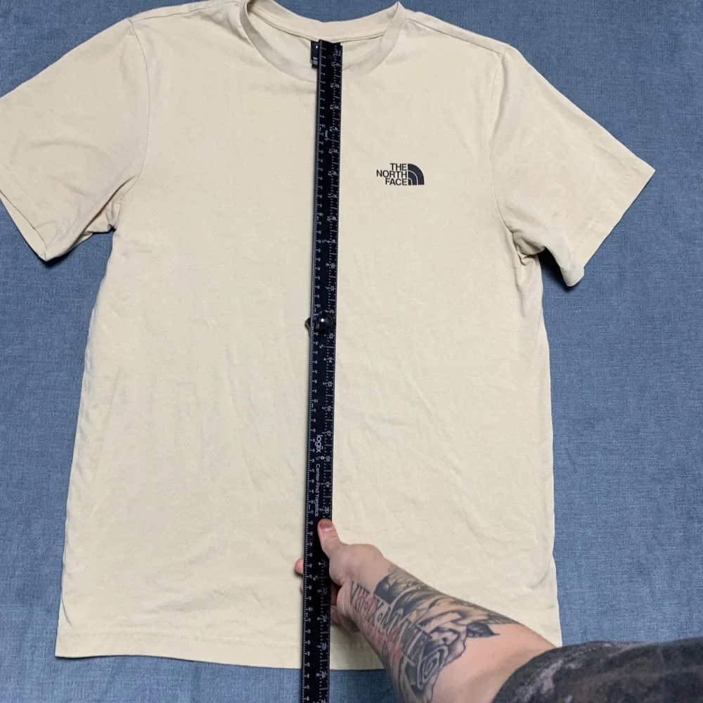 The North Face T Shirt Mens Medium Beige Crew Neck Logo Casual Fit Summer Tee